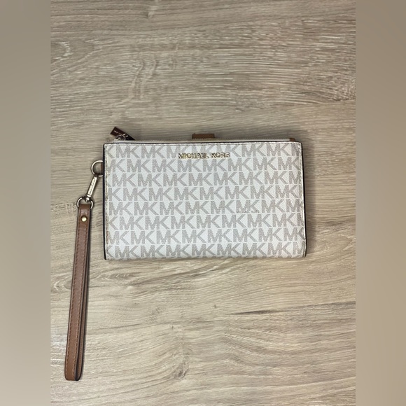 Michael Kors Handbags - Michael Kors Jet Set Travel Double Zip Wristlet Wallet